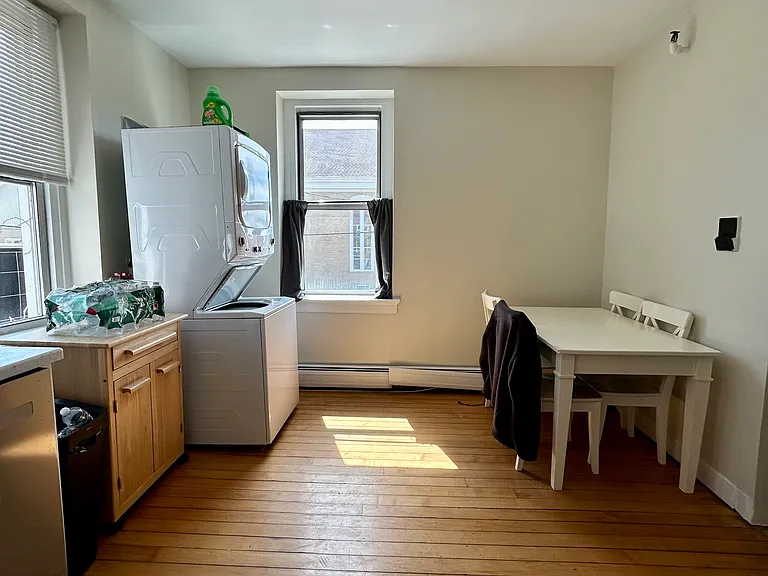 378 Thames St #6 — Photo 4