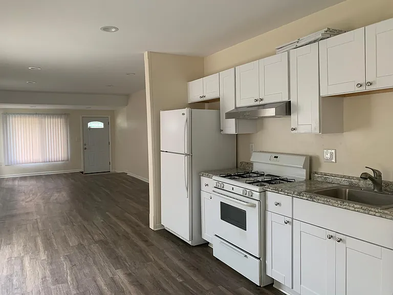 23092 Hoover Ave — Photo 3