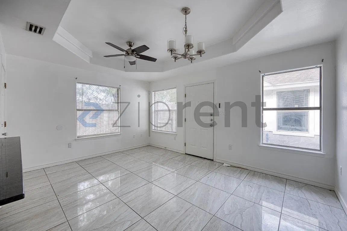 1310 W Harrison Ave — Photo 4