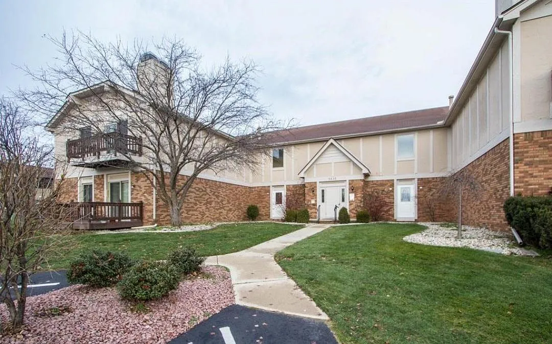 2 bed, 957 sqft, $1,200 — Photo 2