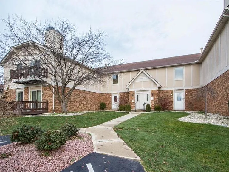 5615 Baronswood Cir #205 — Photo 2