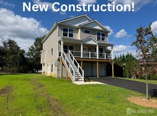 19 John St, Sayreville, NJ 08872