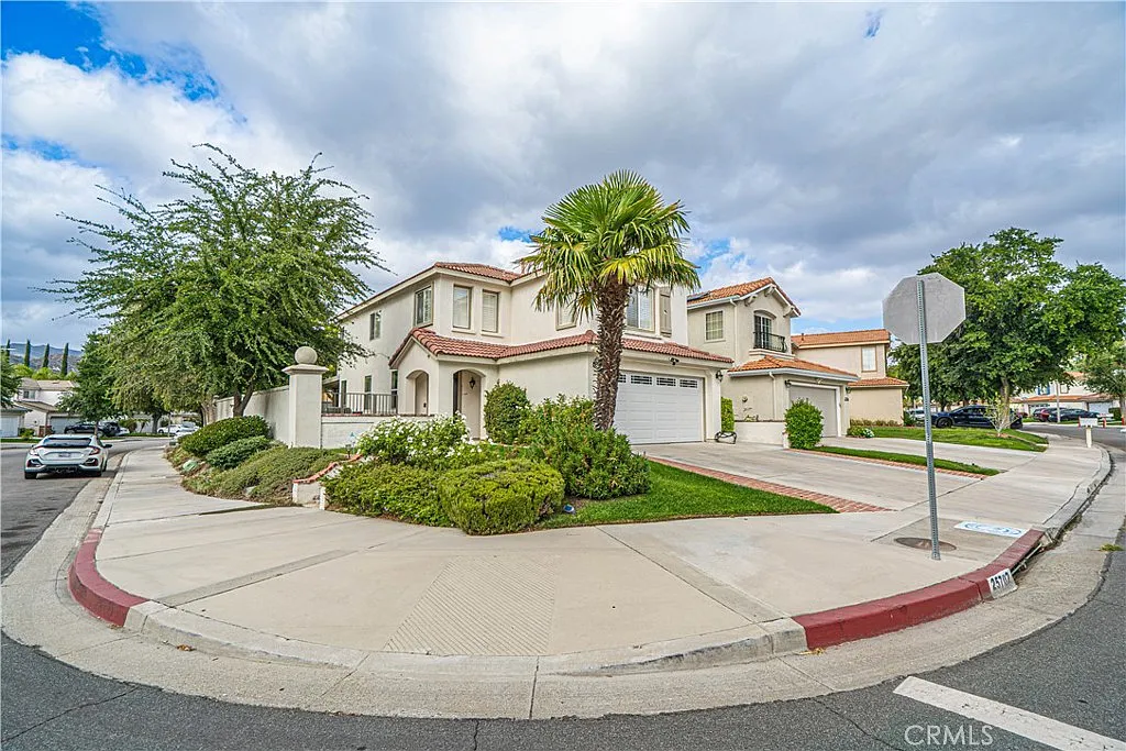 4 bed, 2.5 bath, 1963 sqft, $4,650 — Photo 2