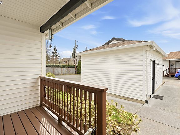 5th image of 13714 SE Linden Ln