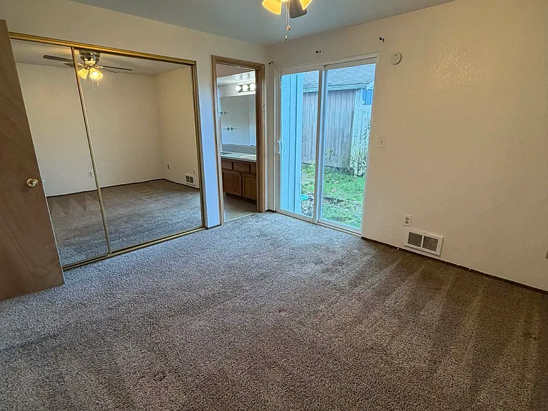 725 Edelweiss Ln SE — Photo 11