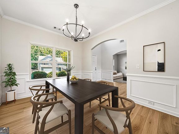 4th image of 64 Windsor Way