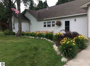 424 N 29th Rd, Cadillac, MI 49601