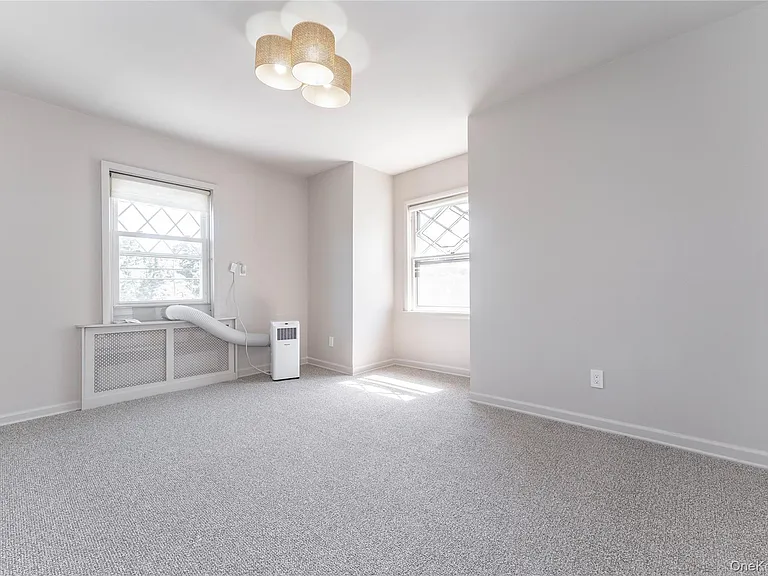 486 Oxford Rd — Photo 22
