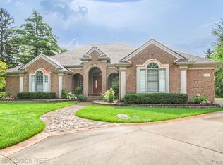 8091 Caribou Lake Ln, Clarkston, MI 48346