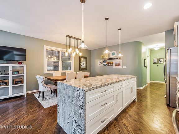 3rd image of 850 N Wood St #1
