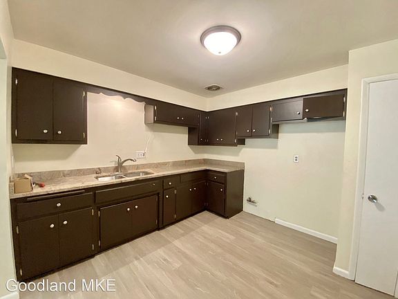 3rd image of 3051 W Fardale Ave #5