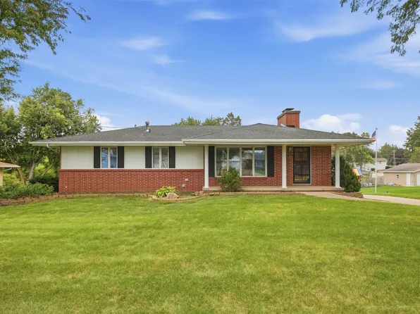 4930 E Oakwood Dr, Pleasant Hill, IA 50327