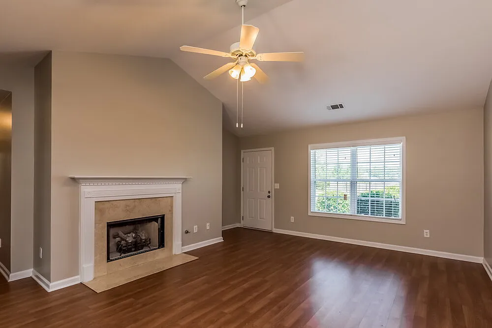 3 bed, 2.0 bath, 1252 sqft, $1,750 — Photo 2