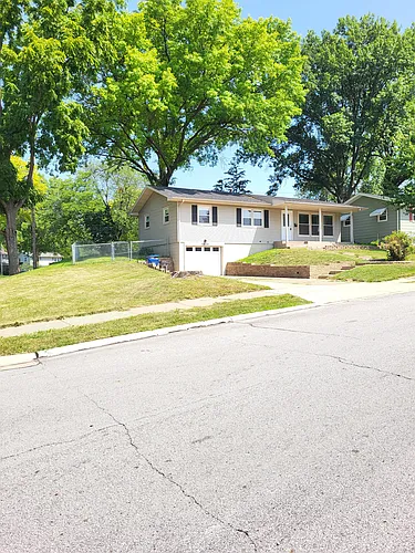 1324 Hillside Dr Photo 1