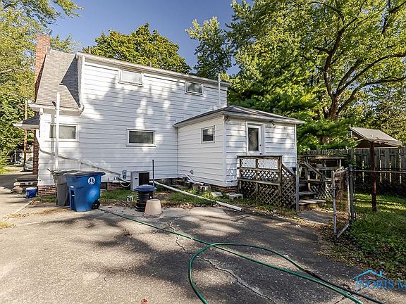 5th image of 204 W 8th St
