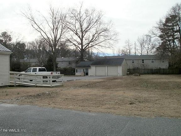 3rd image of 2990 King William Ave