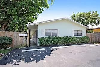 5th image of 734 NE 15th Ct APT 2