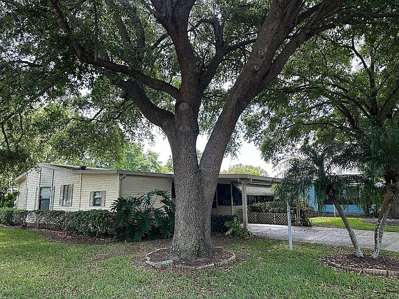 2nd image of 512 Bluff Dr #106