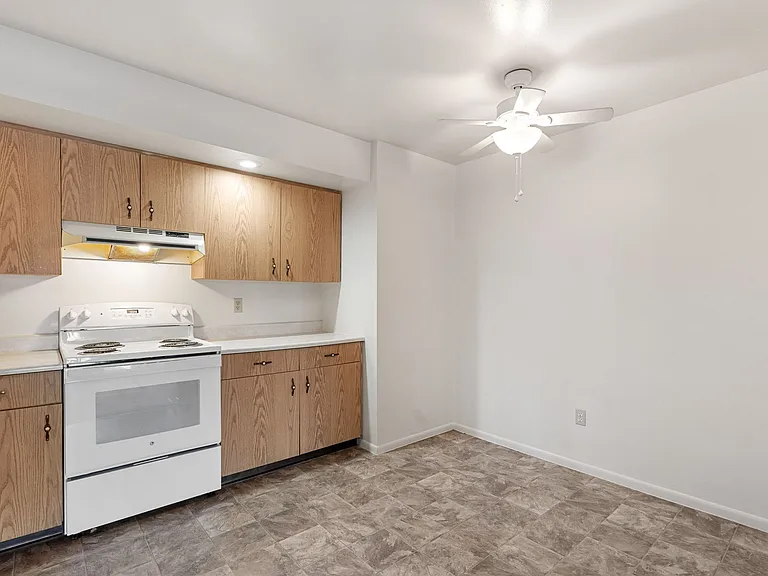 168 Lewis St — Photo 10
