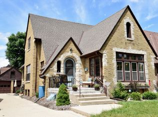 2727 N 71st St, Milwaukee, WI 53210