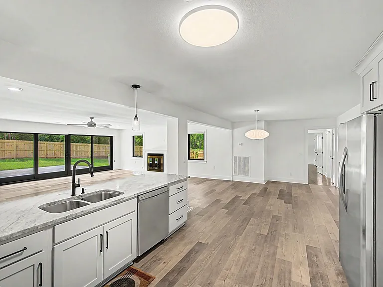 1205 Saint Marys Ln — Photo 10