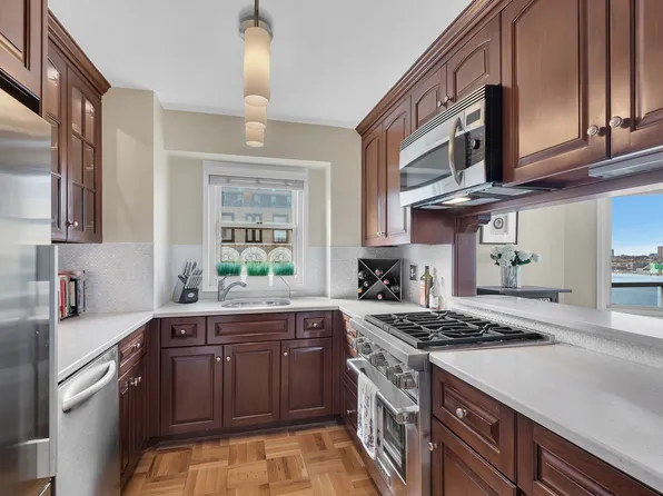 60 Riverside Drive image 6 of 11