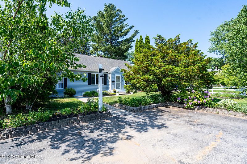 4th image of 1033 Community Road