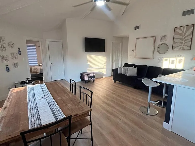 2040 Falconhurst Pl — Photo 5