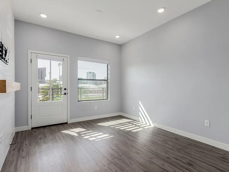 475 N 9th St #303 — Photo 5