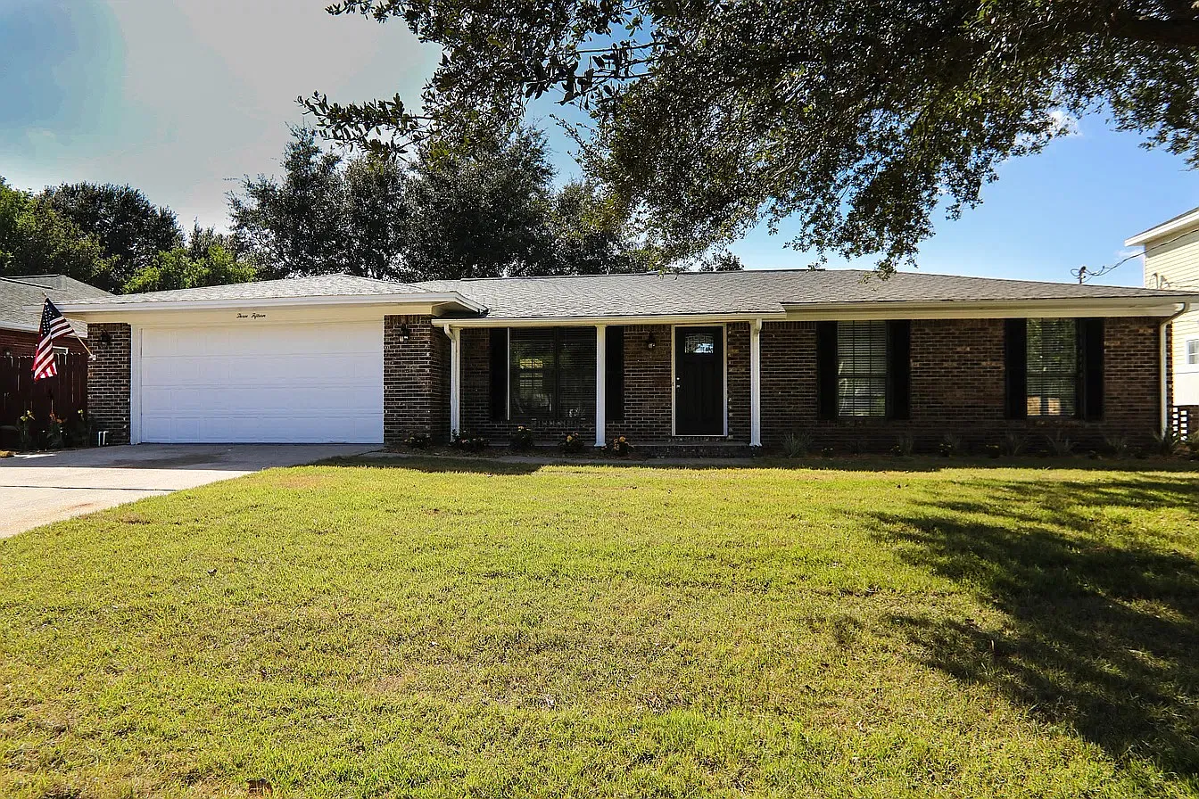 4 bed, 2316 sqft, $3,500 — Photo 1
