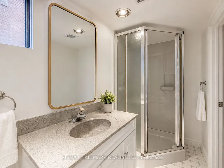 35 Benlamond Ave — Photo 12