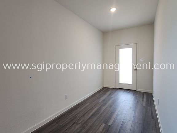 3rd image of 1621 White Fir Ln