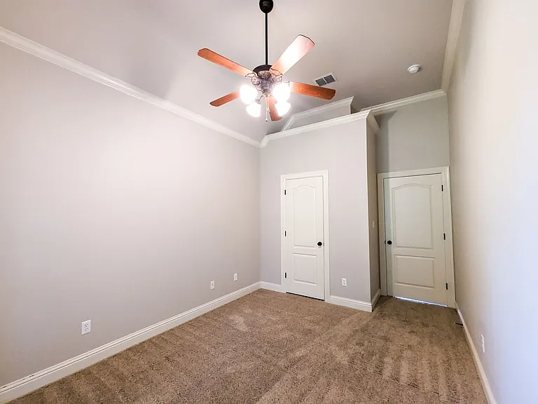220 Ixworth Ave — Photo 10