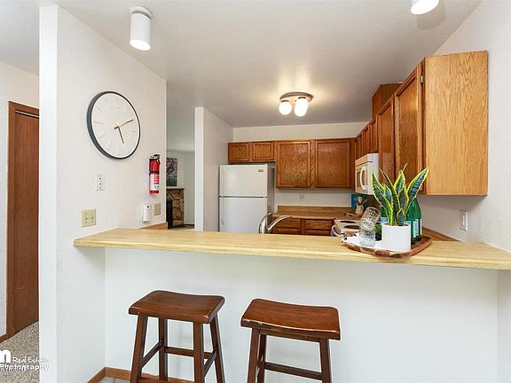 2nd image of 8050 Pioneer Dr APT 505