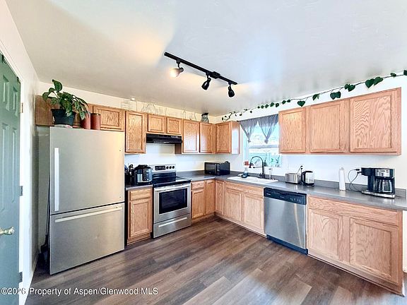 5th image of 2523 Meadow Cir