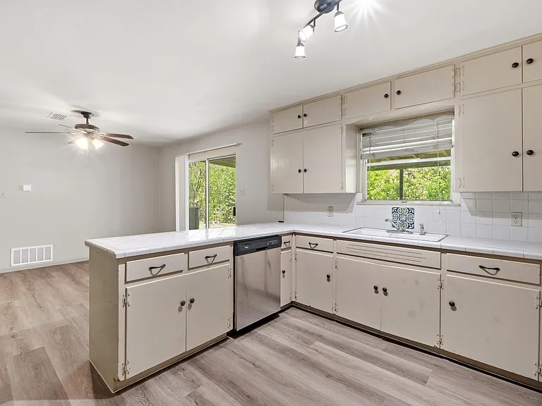 2414 Havenside Dr — Photo 12