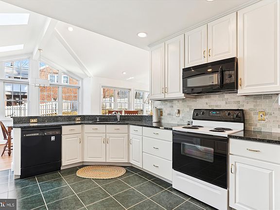 5th image of 2801 N Dinwiddie St