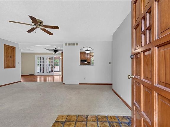 4th image of 734 N Allen Rd