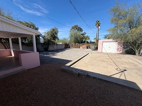 1827 E Linden St — Photo 18