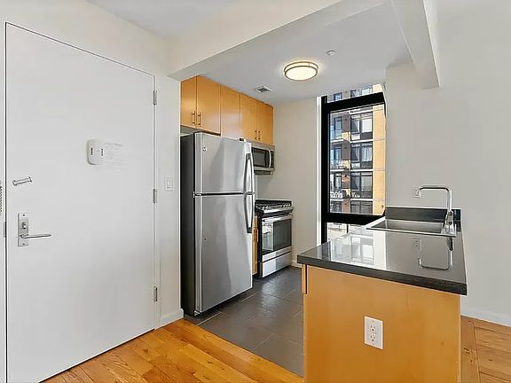 5th image of 34-46 Vernon Blvd #E906