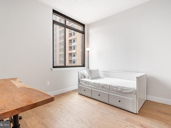 4th image of 2000 Clarendon Blvd #305
