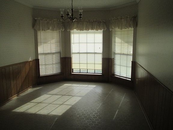 3rd image of 1612 Shady Creek Cir