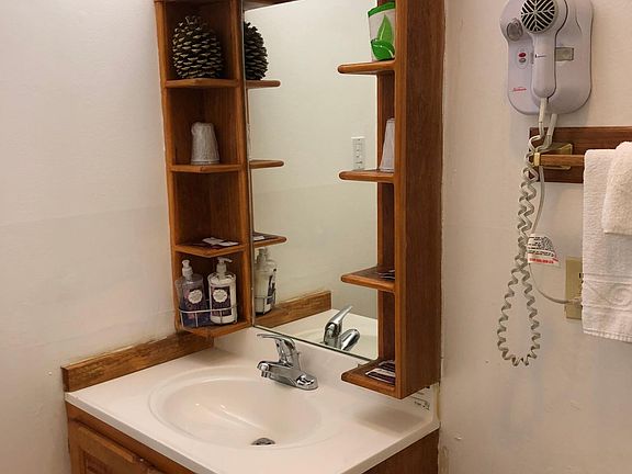 3930 Pioneer Trail Bathroom