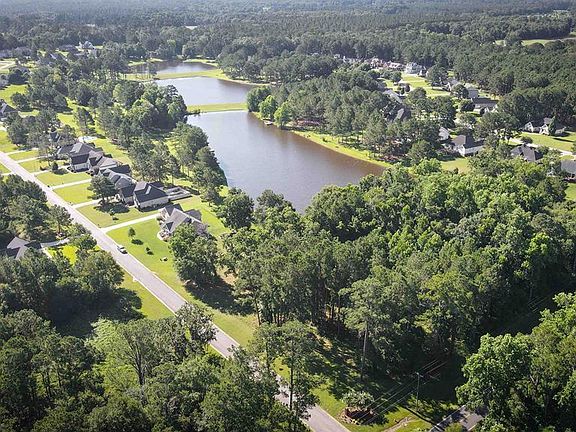 2nd image of 100 Sweetwater Dr
