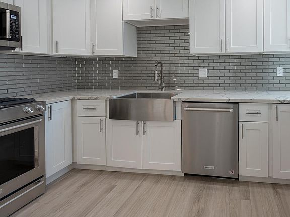 3rd image of 506 S Broadway APT B