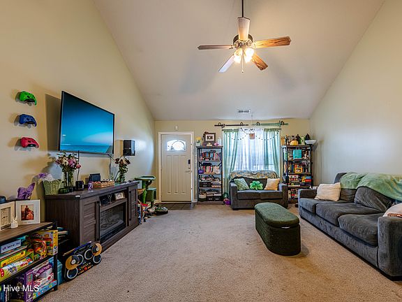 4th image of 161 Kelly Circle