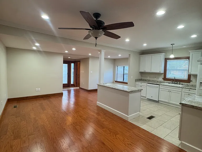 123 Rommel Ave — Photo 2