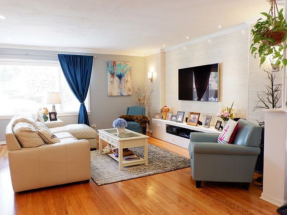 5th image of 2725 W Bryn Mawr Ave