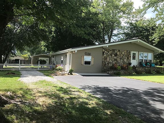 2nd image of 205 Horseshoe Dr