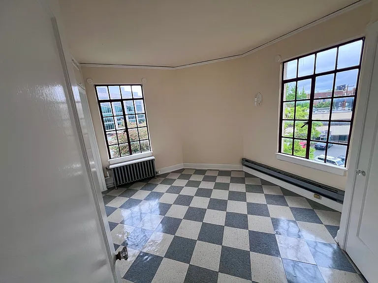 The Laurelton — Photo 8